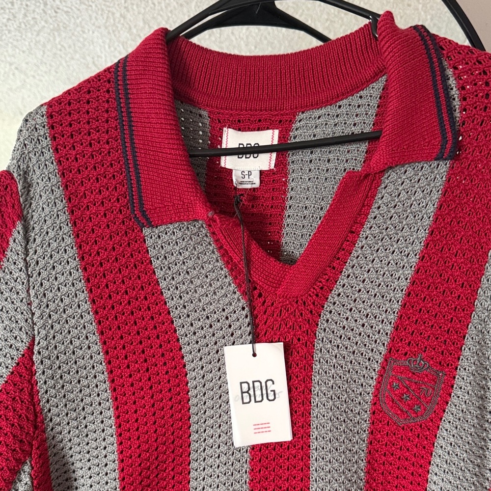 BDG V-Neck Sweater in Red and Gray